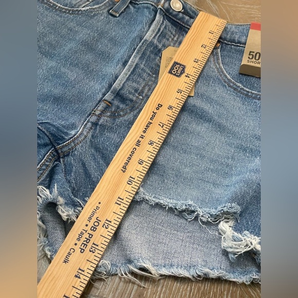Levi's Women's 501 Original High Rise Shorts NWT Size 28 - Picture 13 of 13